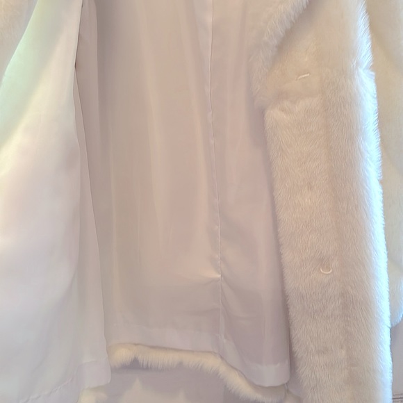 π€β€οΈ GORGEOUS 3/4 LENGTH WHITE LINED SOFT FUR COAT SIZE MEDIUM π€β€οΈ - Picture 12 of 15